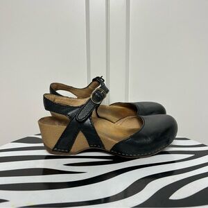 Dansko Tiffani milled black sandals strap